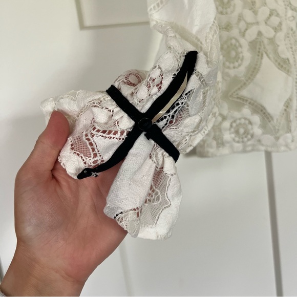 Ruffled White Lace Button Down Blouse Size Medium - Picture 3 of 5